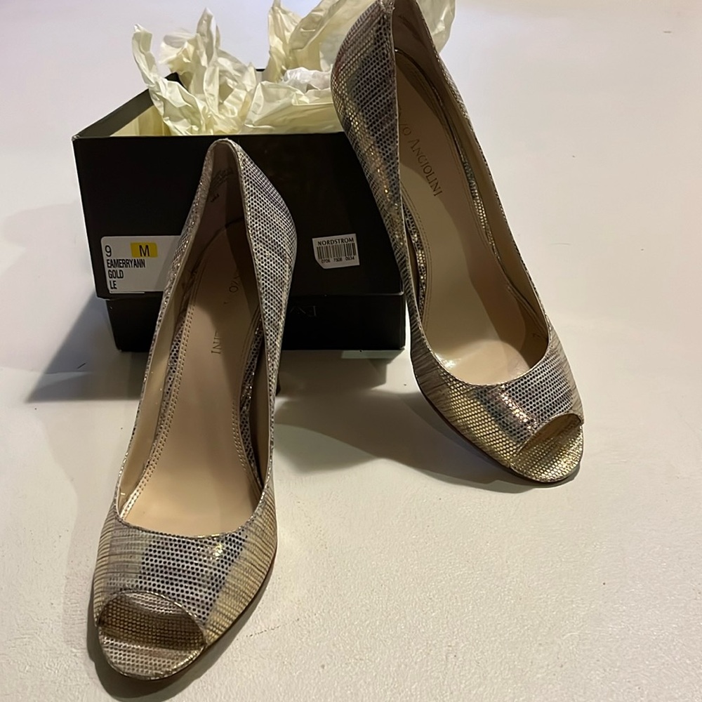 Enzo Angiolini Tanen Iridescent Light Gold Peep Toe Heels Size 9 worn once!
